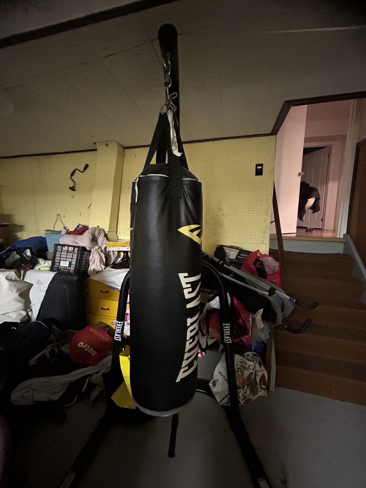 Everlast Nevatear Heavy Boxing Bag and Stand thumbnail