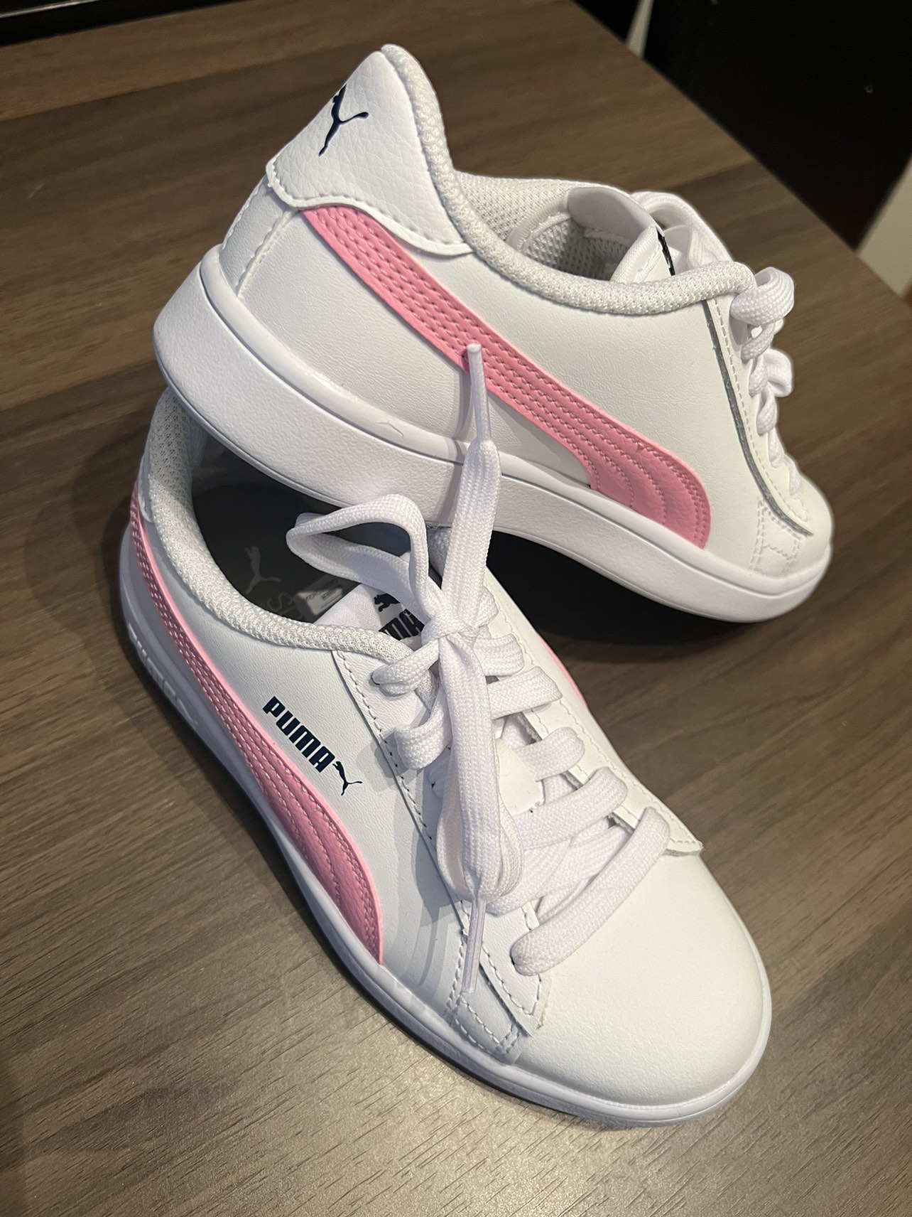 Puma smash v white snickers, size 1 thumbnail