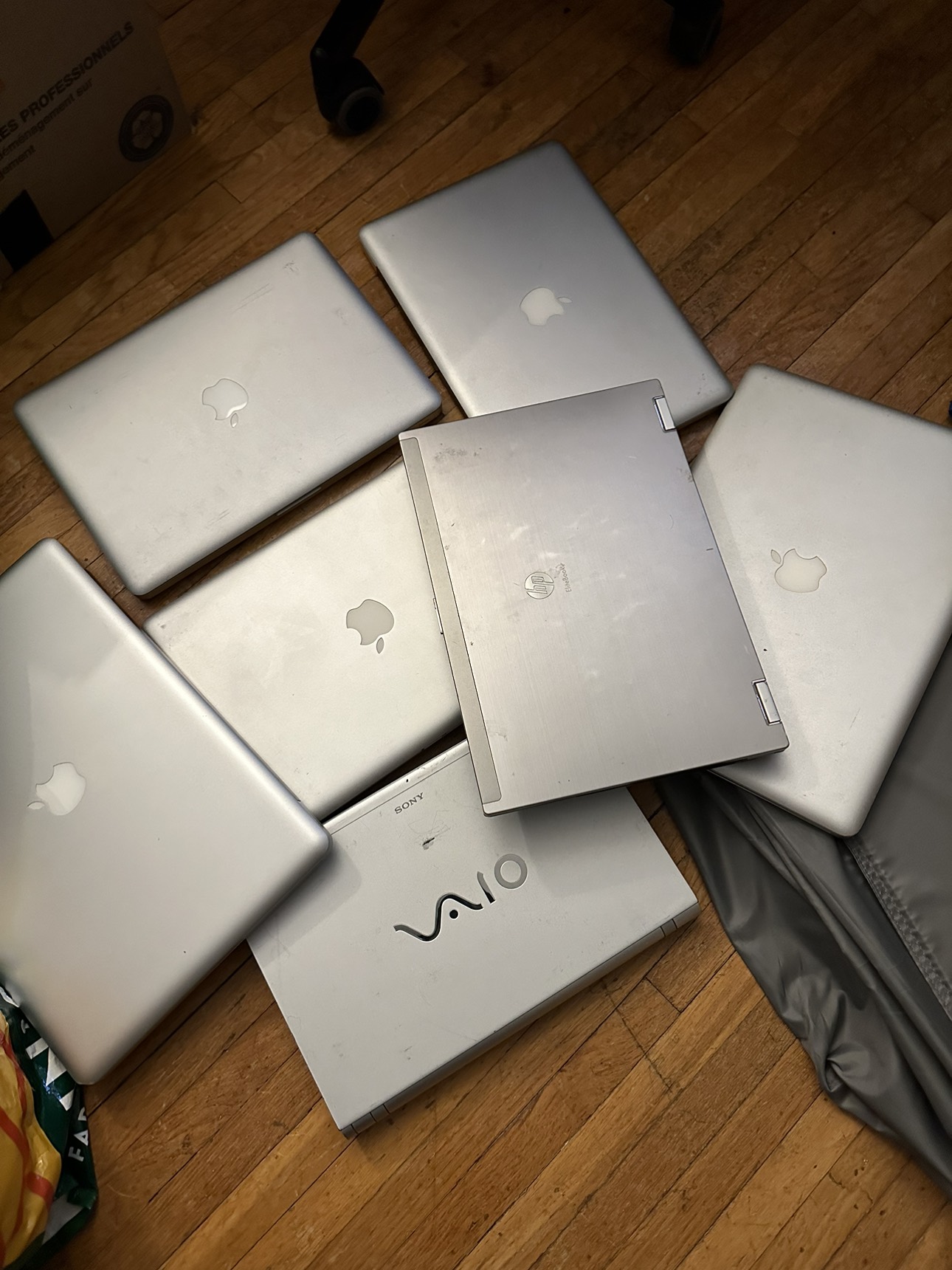 5 Macbook Pros, 1 HP and 1 Sony - photo 2