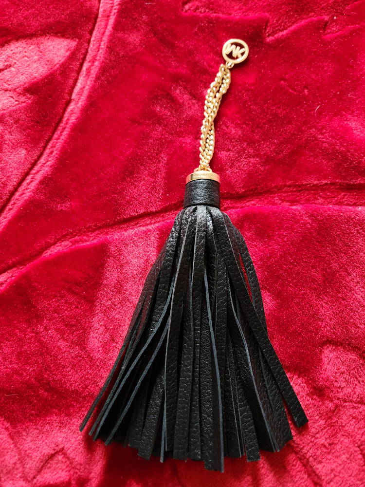 Michael Kors tassel image indicator(3)