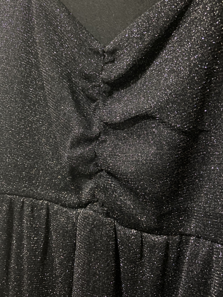 Black sparkly top 1X image indicator(2)