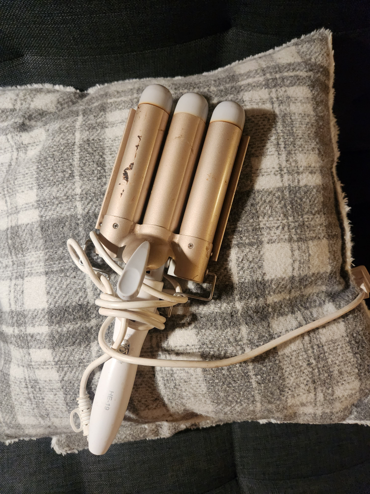 3 tong crimper curling iron 💁‍♀️ #freecycle - photo 3