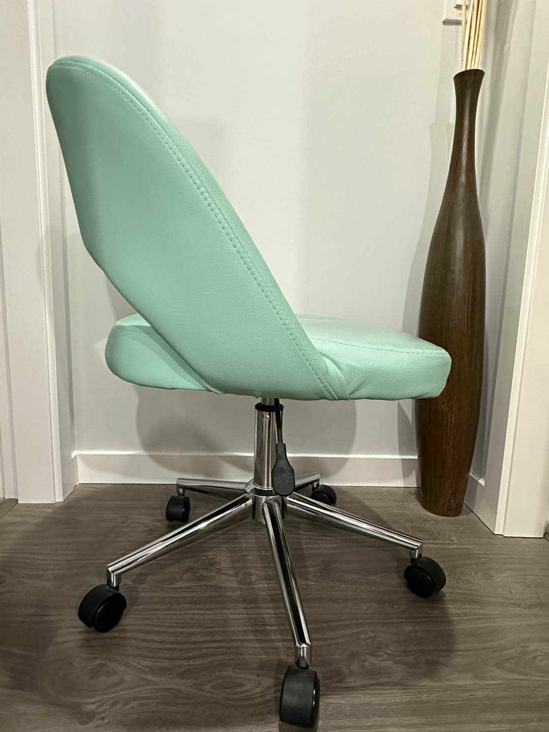 Desk chair with wheels - photo 2