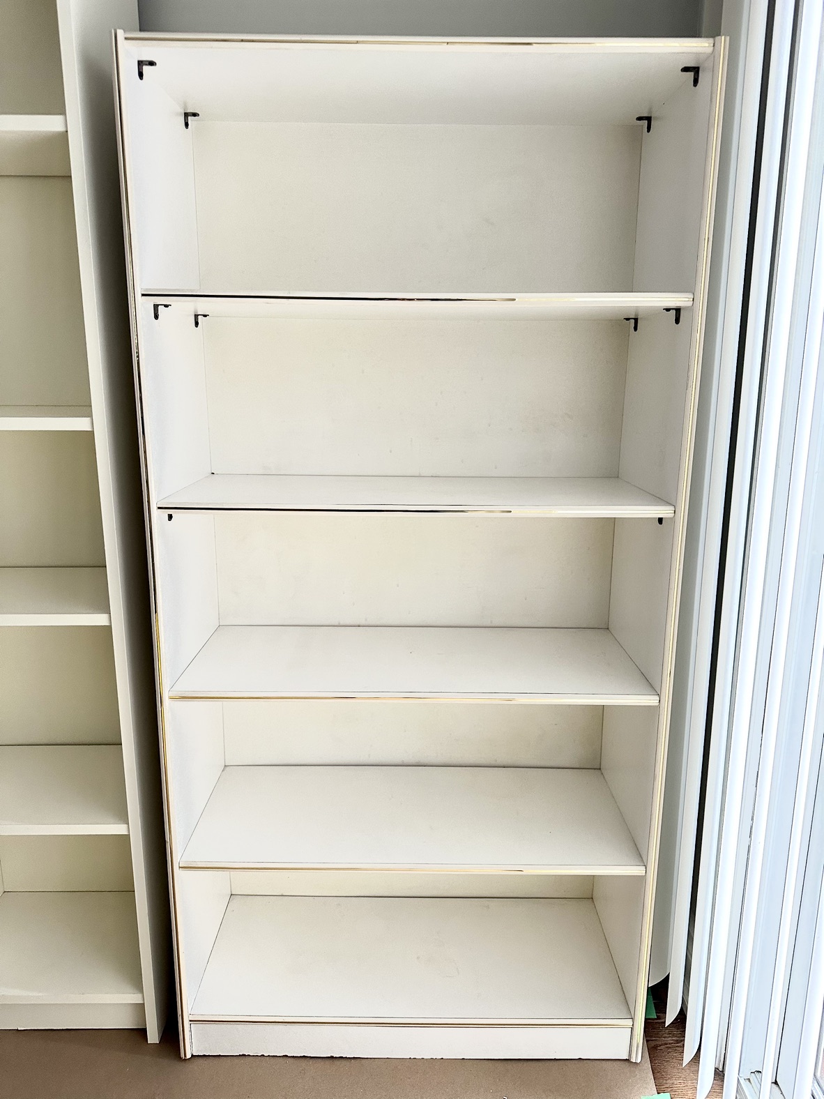 🥕 Bookshelf white and gold image indicator(5)