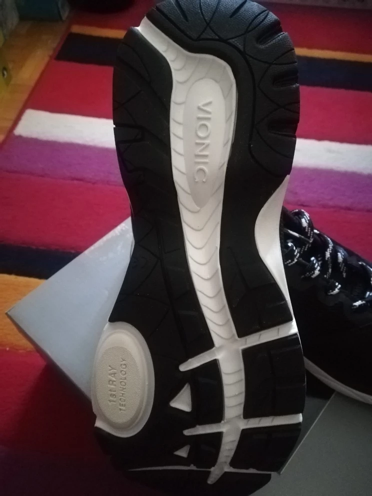 NEW Women's Vionic sneaker , size 10 image indicator(2)