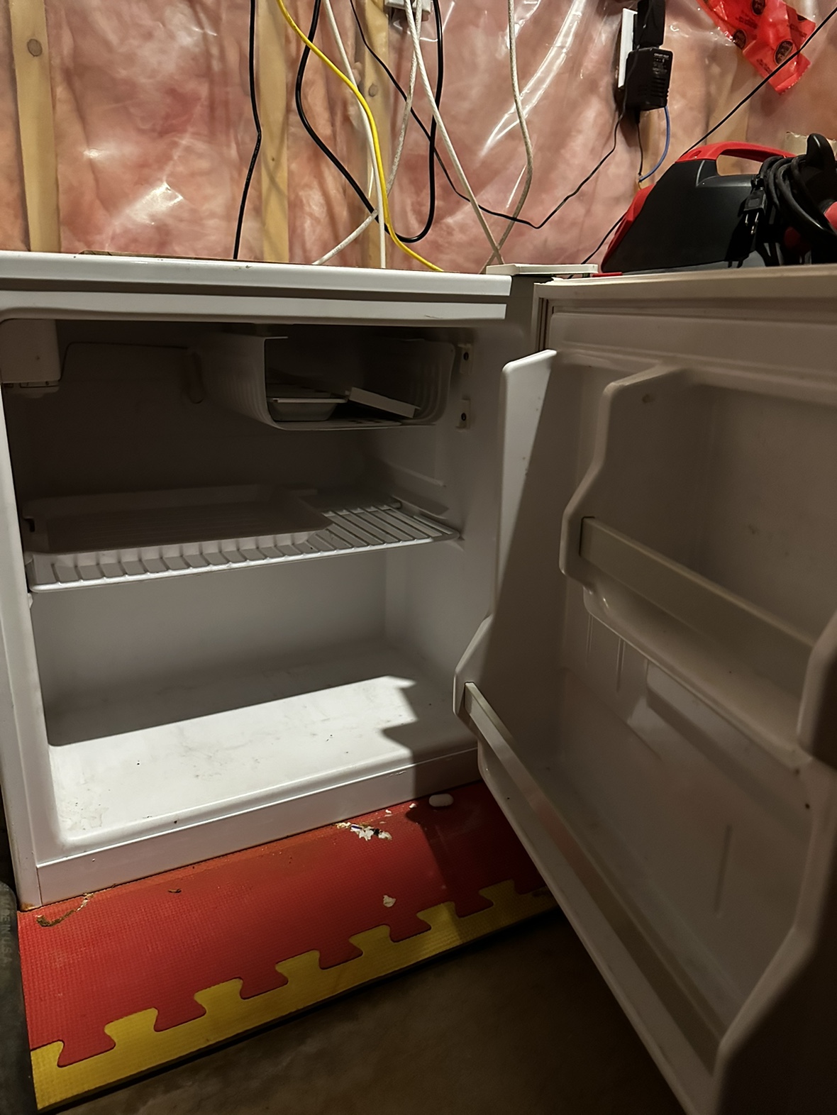 Canadian tire mini fridge - photo 2