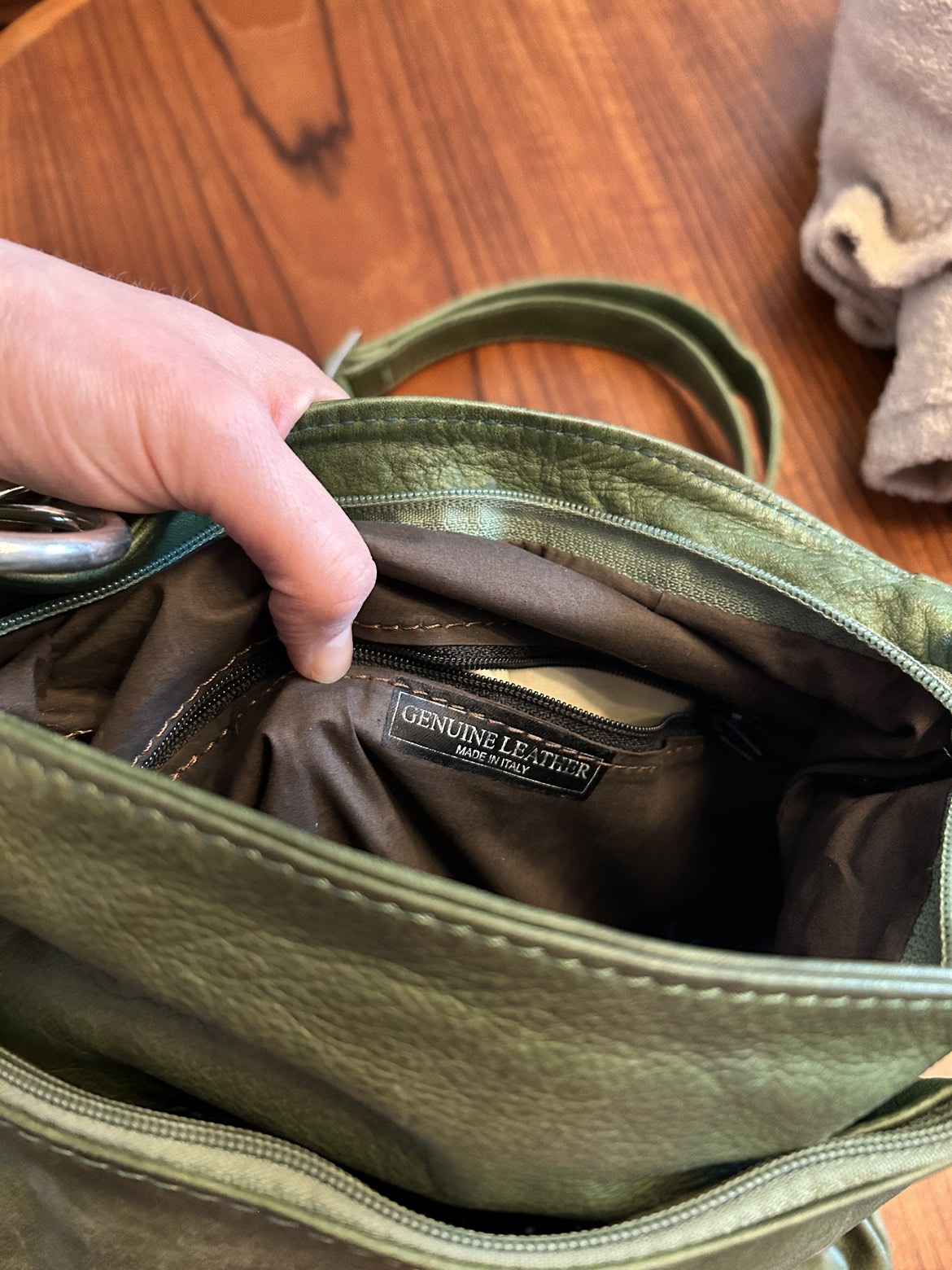 2 bags in 1! genuine Venetian leather image indicator(5)