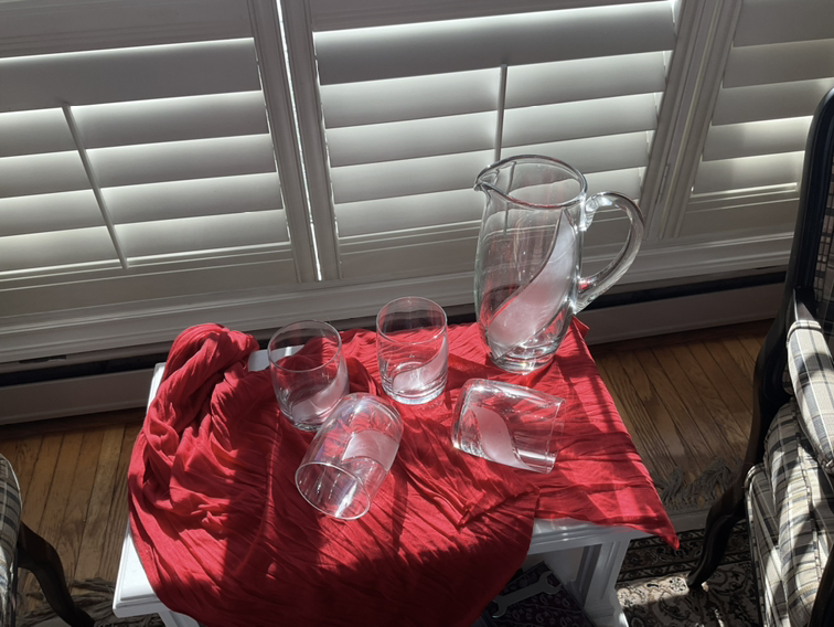 Etched glass pitcher and 4 glasses - photo 2
