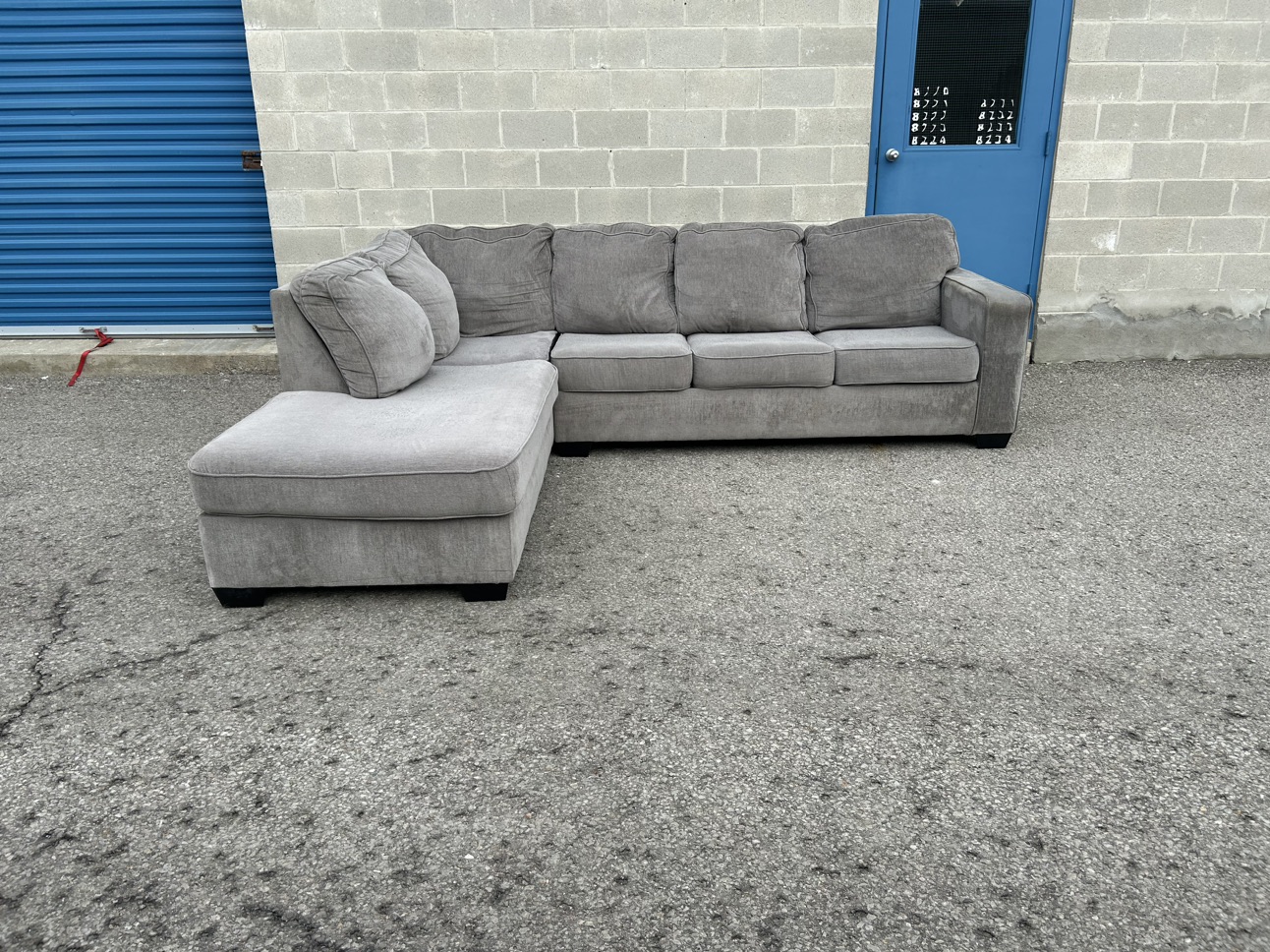 FREE DELIVERY• ASHLEY GREY MODERN LARGE SECTIONAL COUCH / SOFA