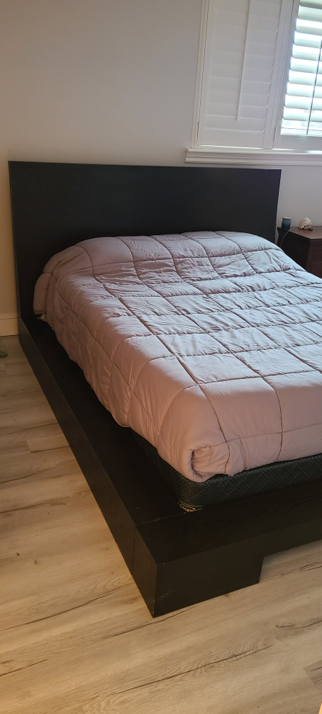 Queen size bed