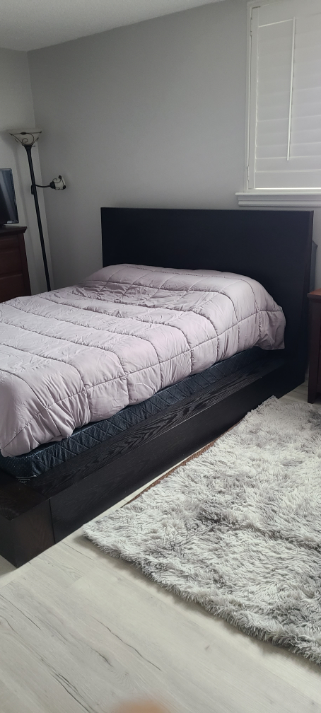 Queen size bed - photo 2