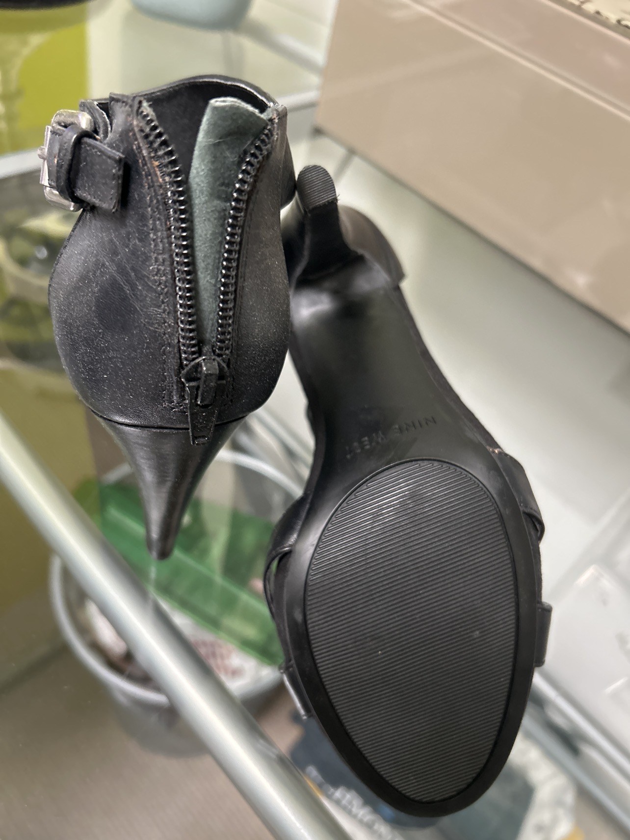 Nine West black leather shoes 9M image indicator(3)