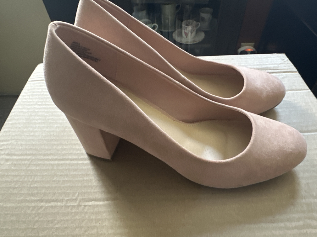 Ladies pumps image indicator(2)