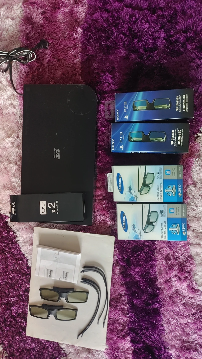 Blue ray DVD Player + six 3D glasses