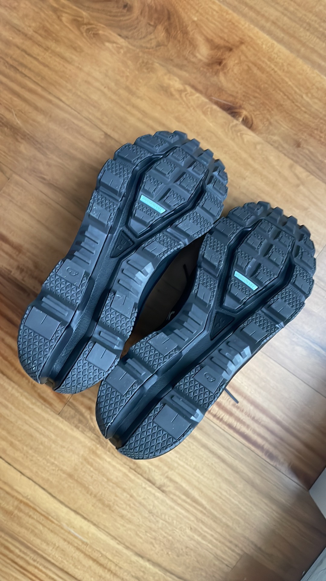 ON cloudventure waterproof men’s sz.7 - photo 3