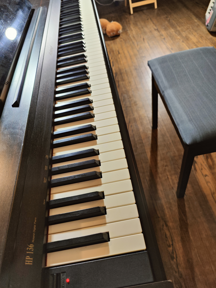 Roland HP-136 digital piano fully weighted 88 keys - photo 5