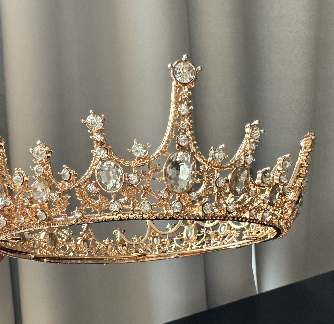 Exquisite Royal Vintage Crown In Gold thumbnail