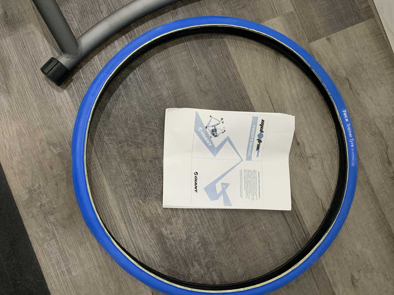 Giant Cyclotron Indoor Bike Mount & Tire image indicator(9)