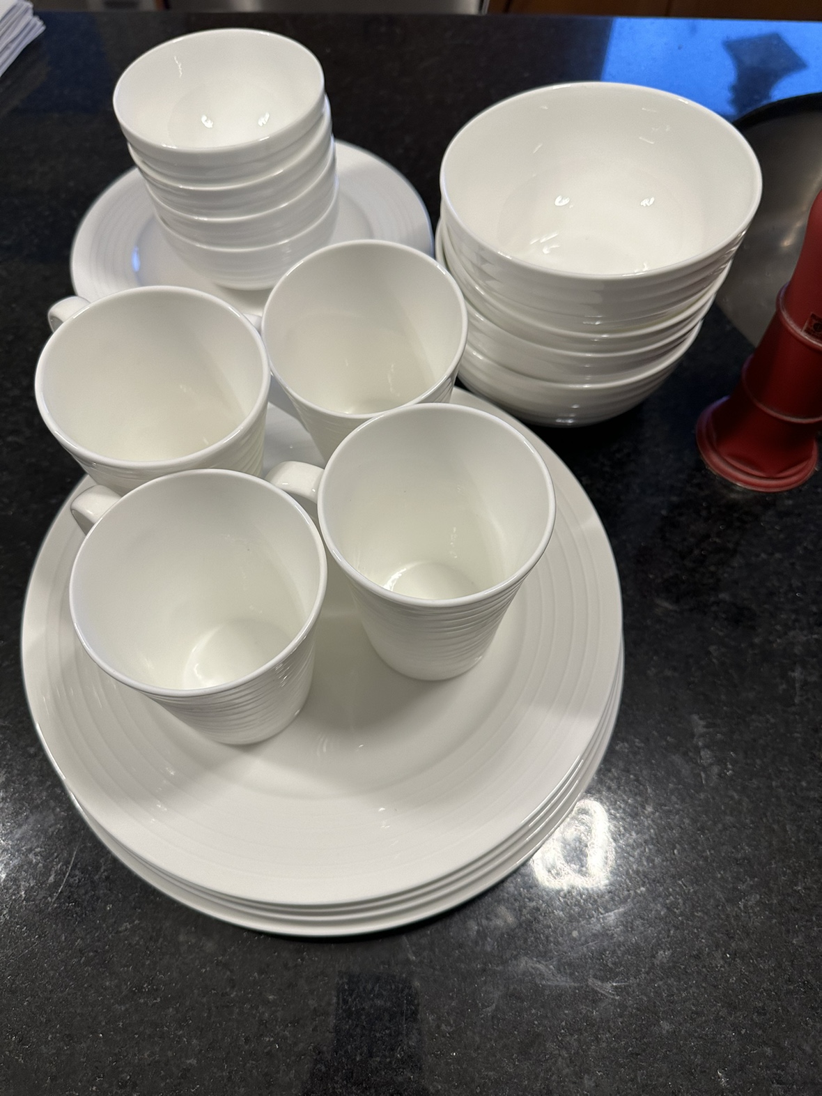 MIKASA swirl dinnerware set (20 pieces) for 4