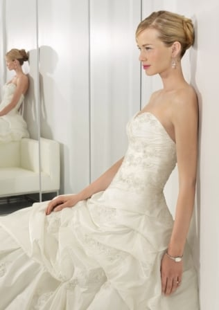 New, unaltered wedding dress image indicator(2)