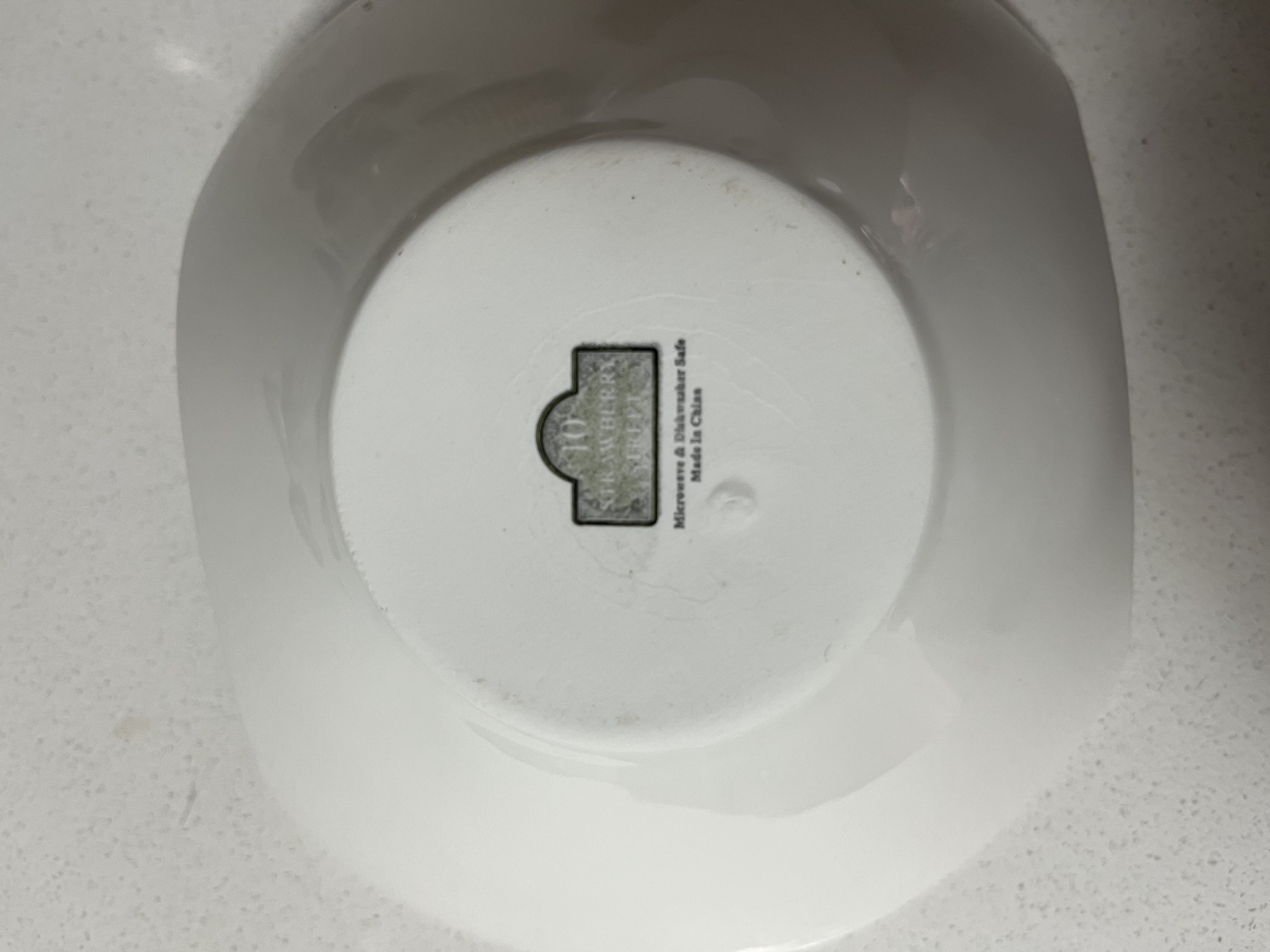 Set of 3 White ceramic curved serving bowls image indicator(4)