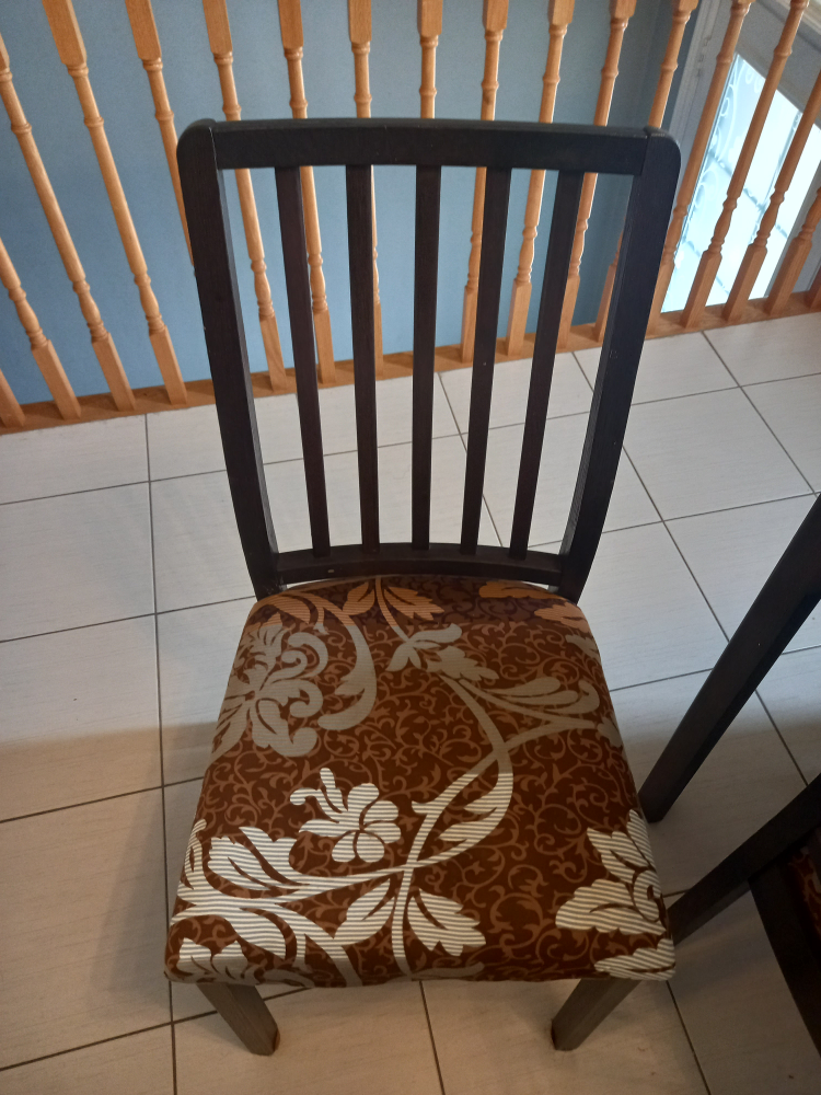 ikea extendable wooden table with four chairs - photo 5
