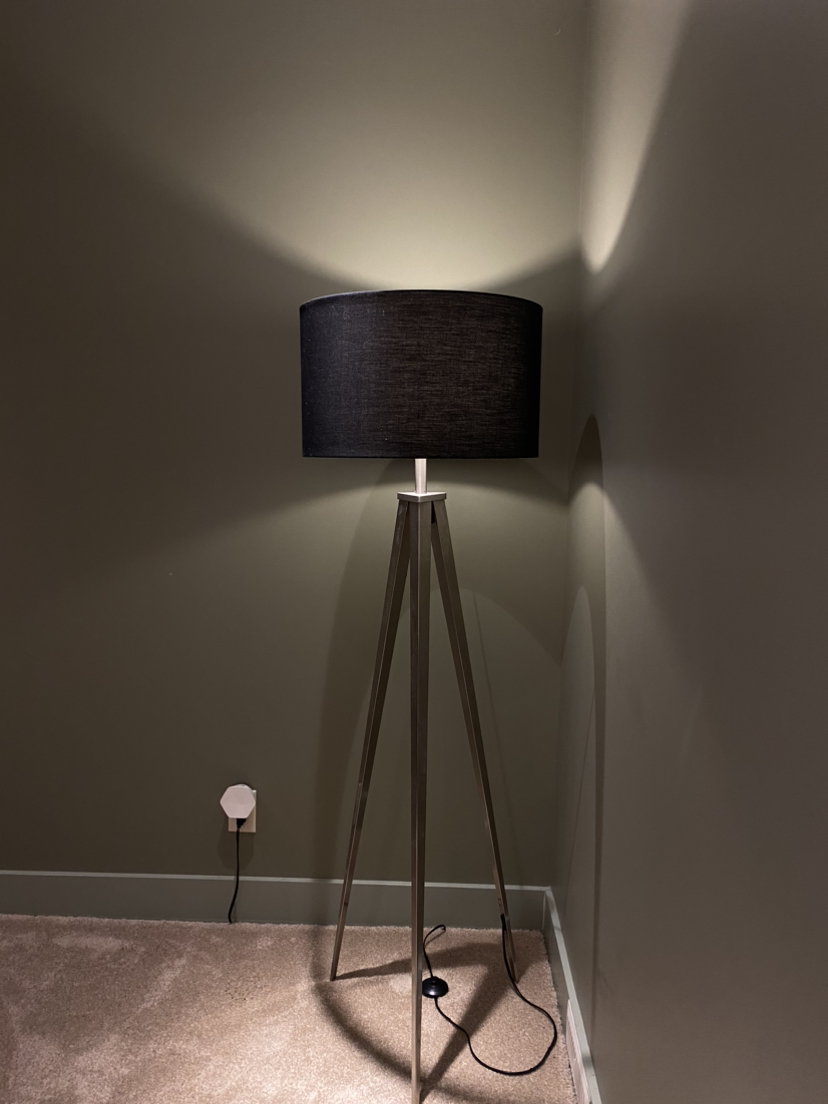 Floor lamp 5 feet tall (Structube)