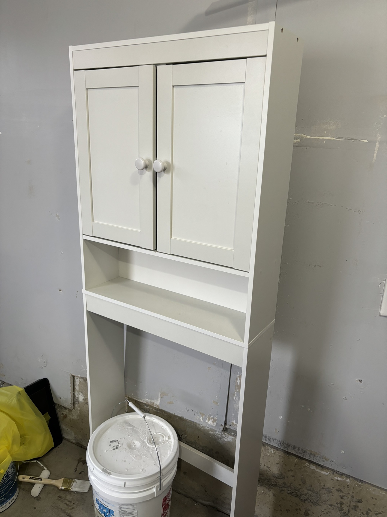 Washroom cabinet
