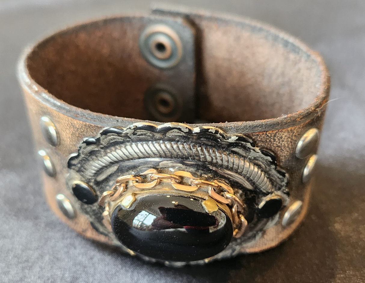 Leather bracelet with Onyx stone image indicator(3)