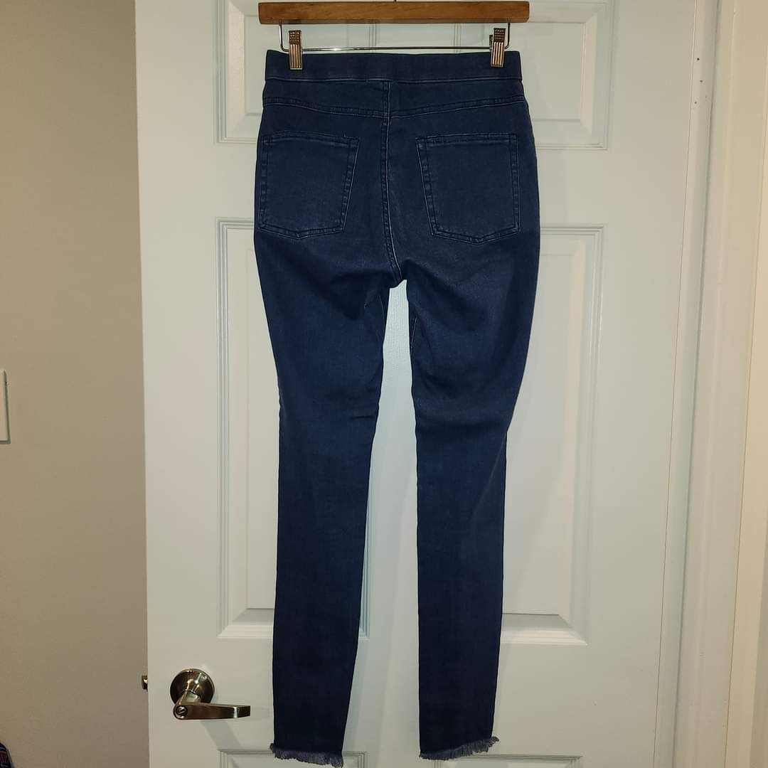 ZEZA B by HUE High Waist Frayed DENIM LEGGINGS # S image indicator(8)