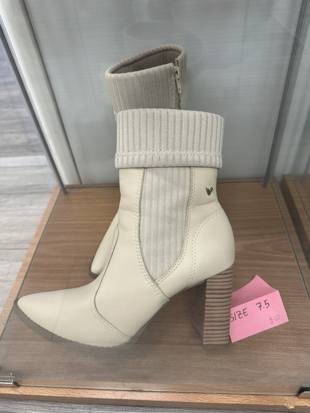 Light Beige cool Boots size 7.5