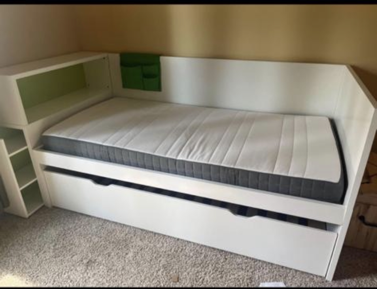 Trundle bed with book shelf - photo 3