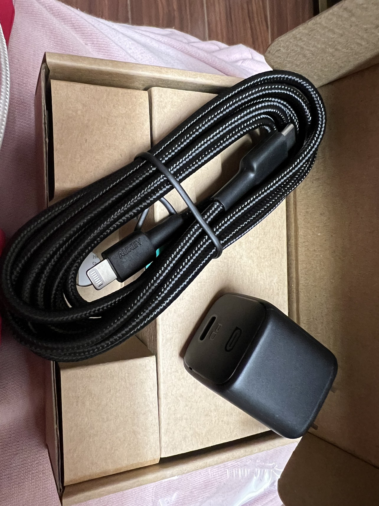 20W USB-C PD Wall Charger with USB-C to lightning Cable(2m - photo 2