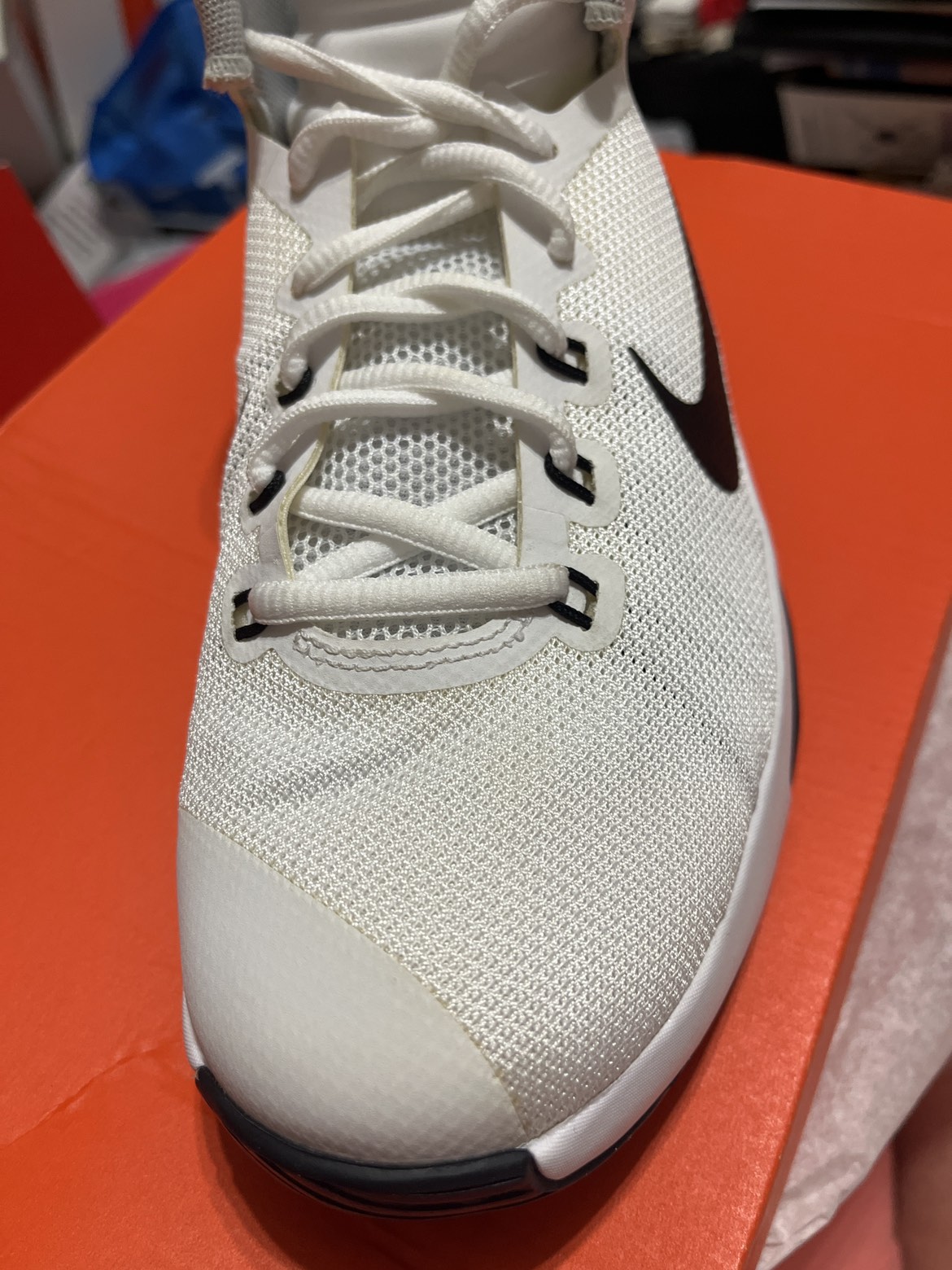 BNIB Nike women’s prime hype DF 2016 image indicator(3)
