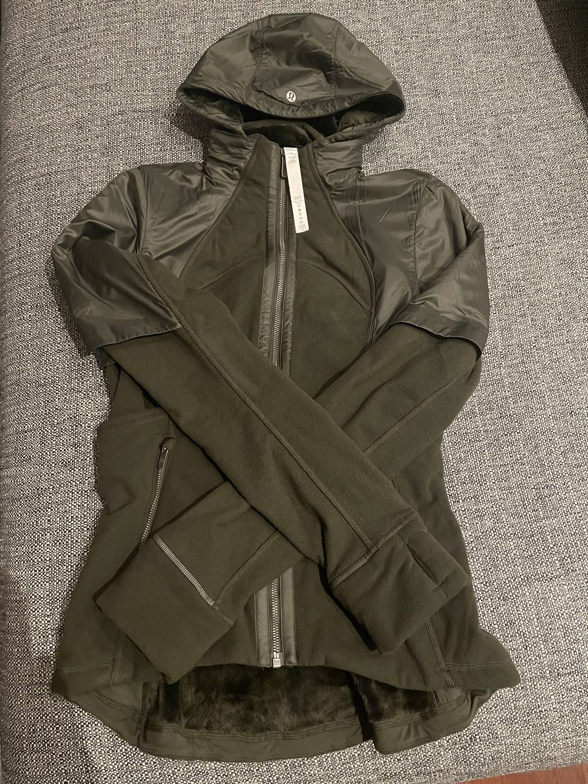 Lululemon jacket -mint condition size 6 thumbnail