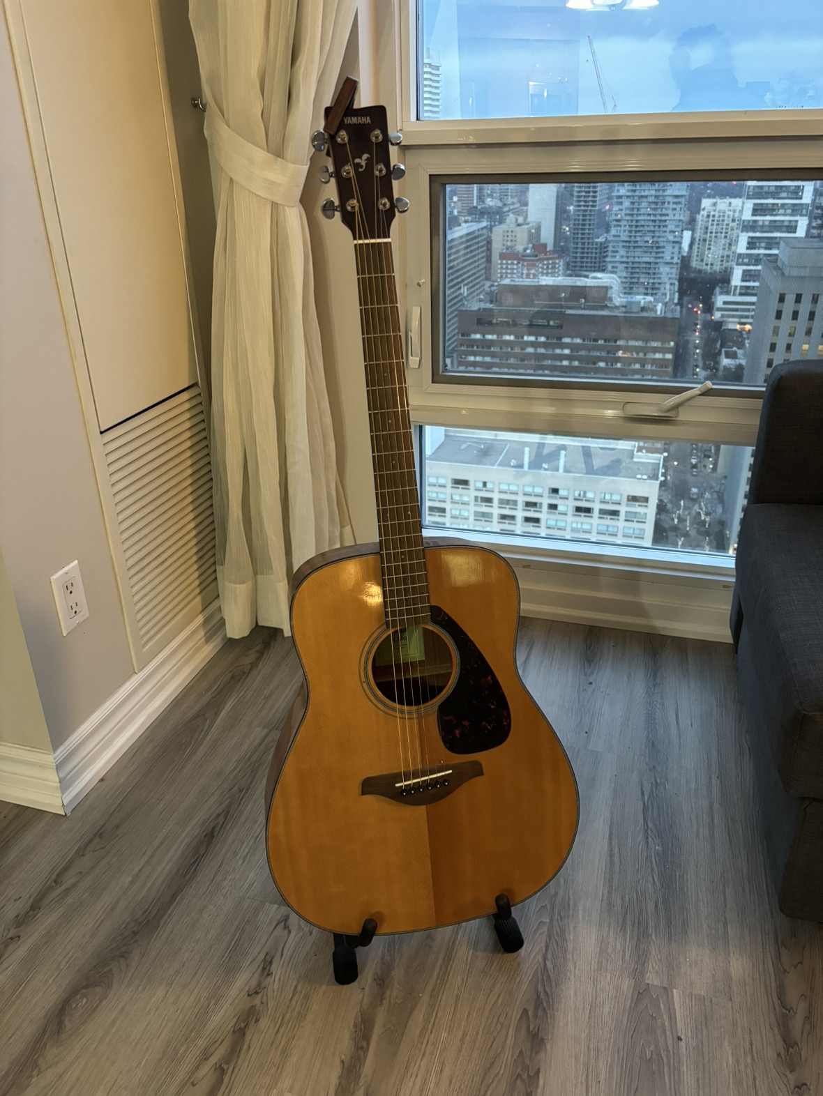 Yamaha Guitar FG800 Set (Capo + Stand) thumbnail