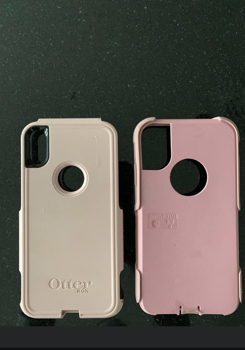 Used iPhone XR OtterBox Case image indicator(3)