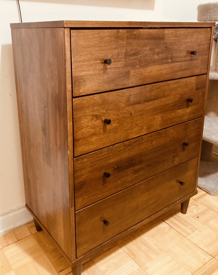 MOVING SALE - Solid oakwood 4-drawer dresser