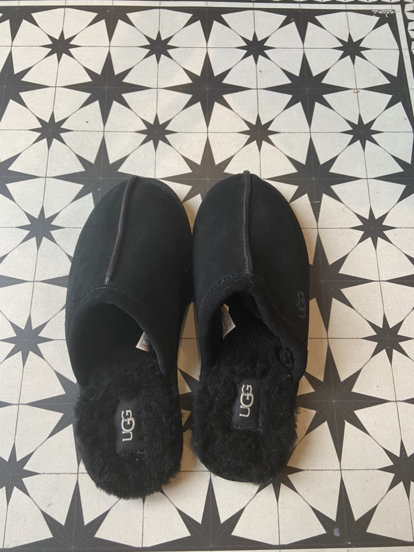 Ugg slippers - size 6