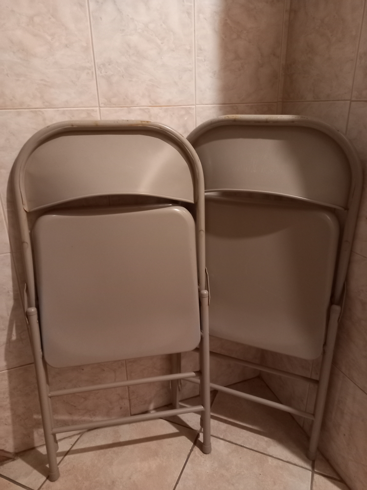 🏈 2 METAL FOLDING CHAIRS $20 FOR BOTH