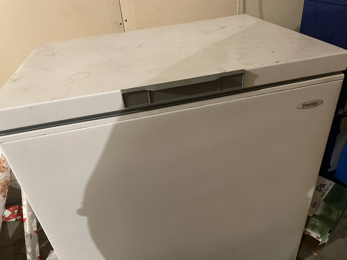 Apartment sized freezer thumbnail