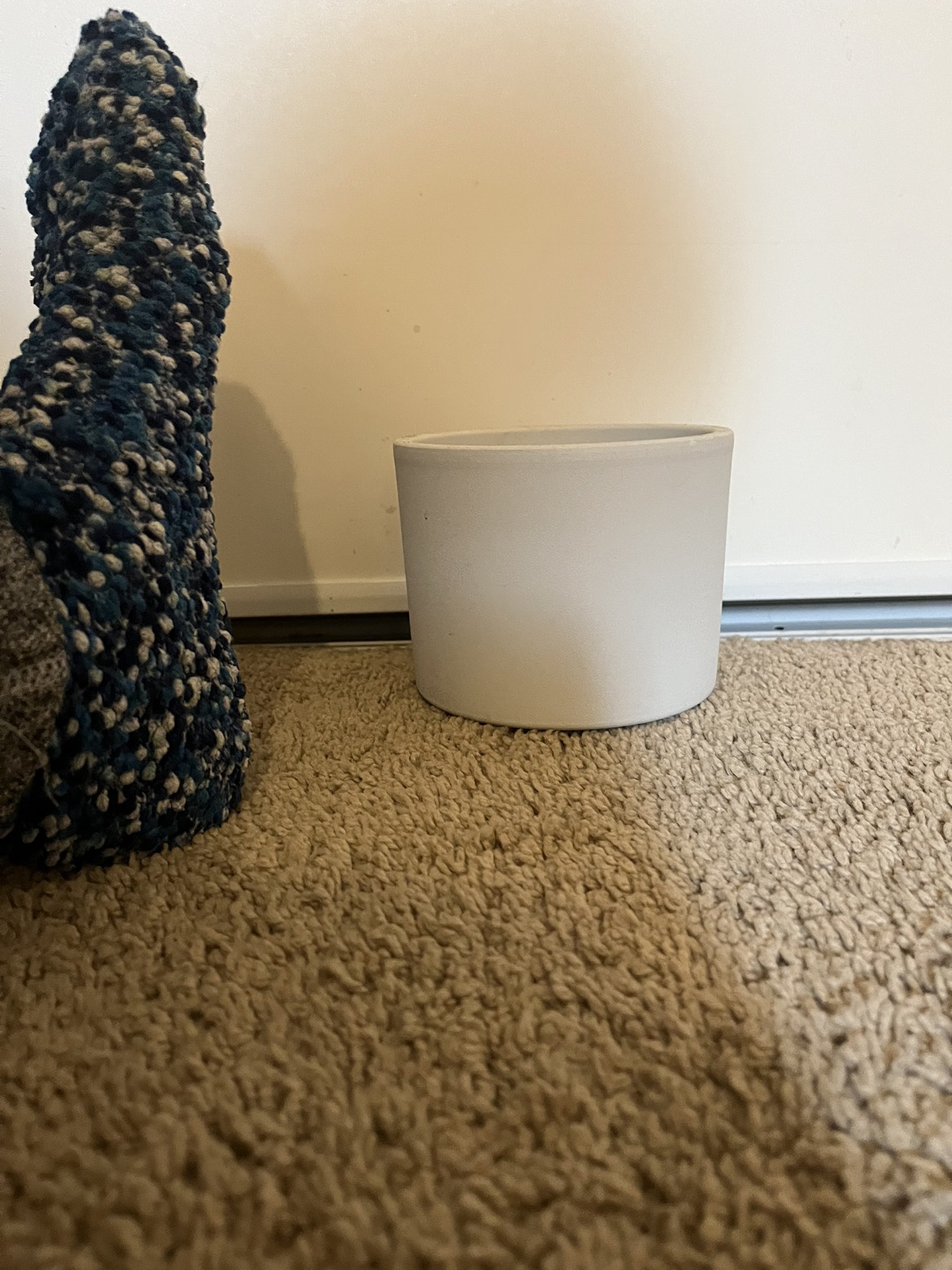 Small white pots for 4 inch plants - photo 2