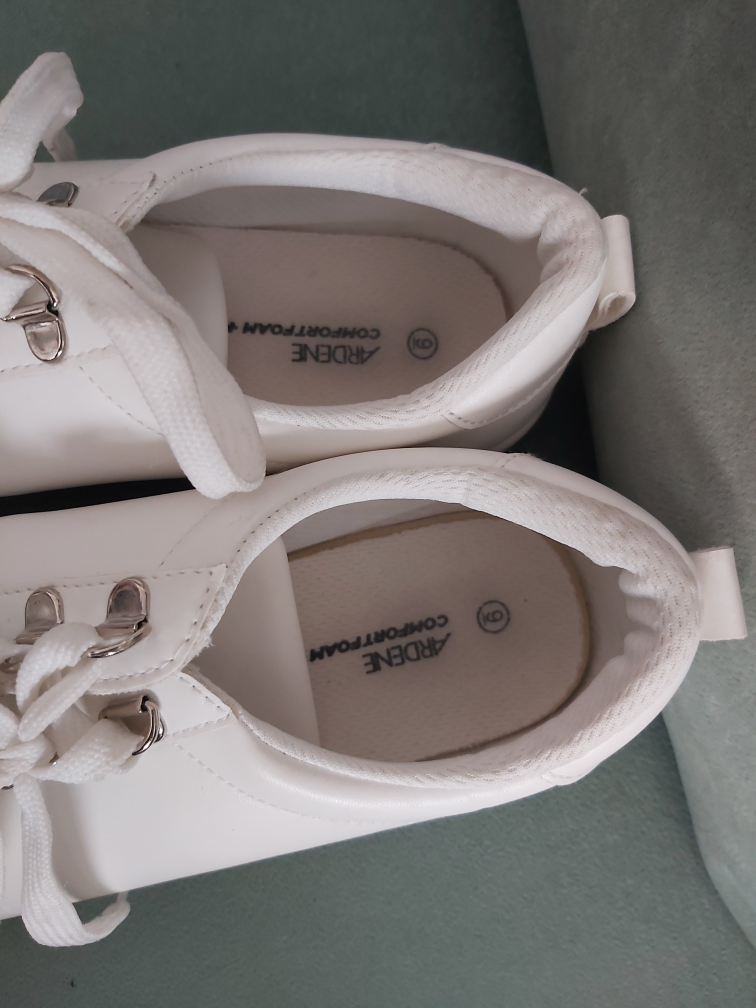 Ardene white runners, size 9 image indicator(3)