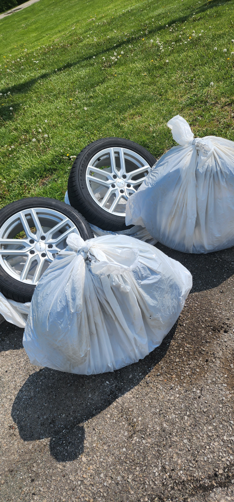 Audi Stylish Aluminum Rims and Winter Tires image indicator(8)