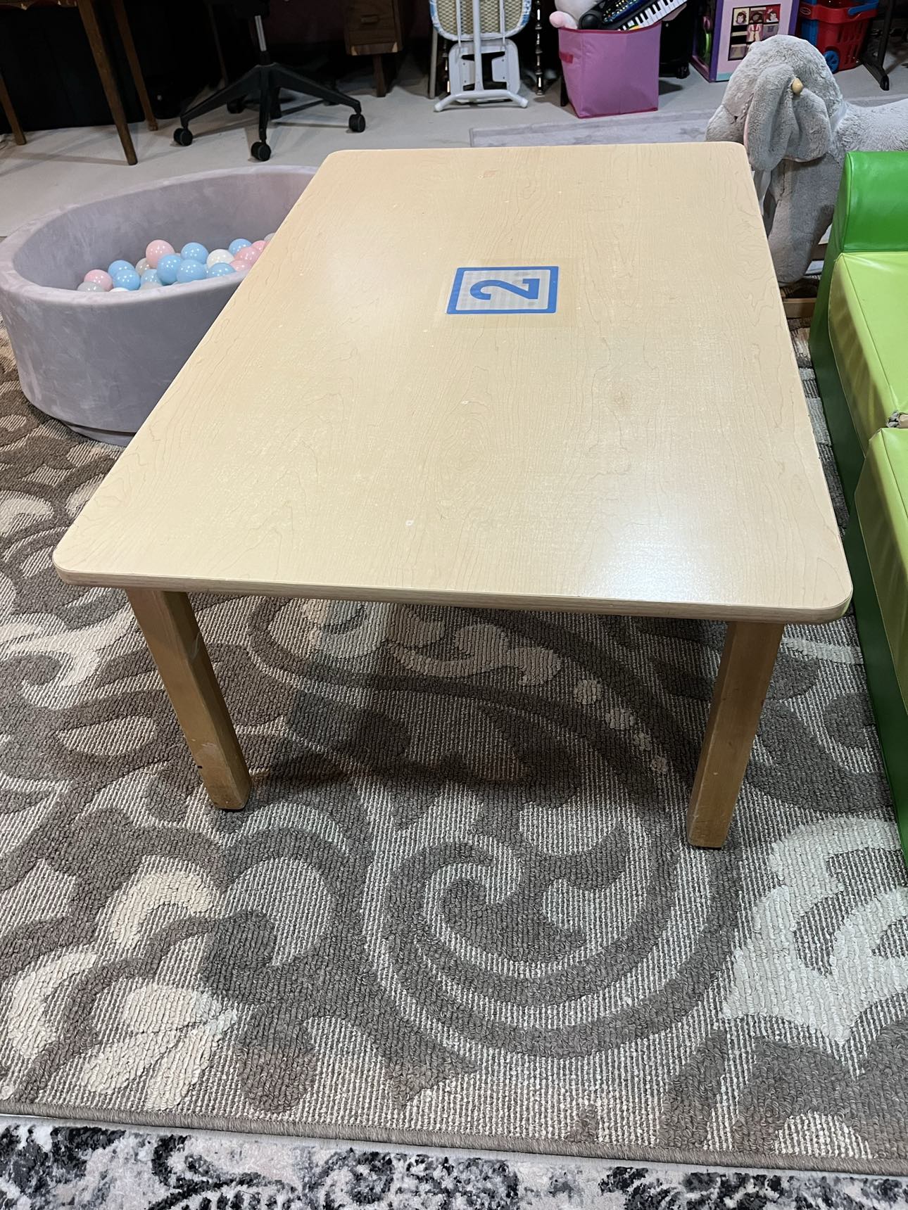 Kids table plus six chairs - photo 2