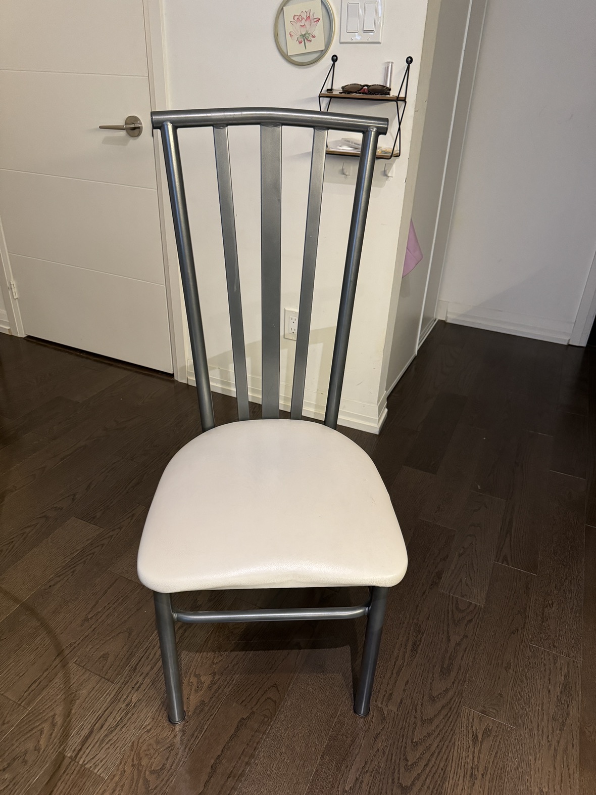 Table and chairs set - photo 2