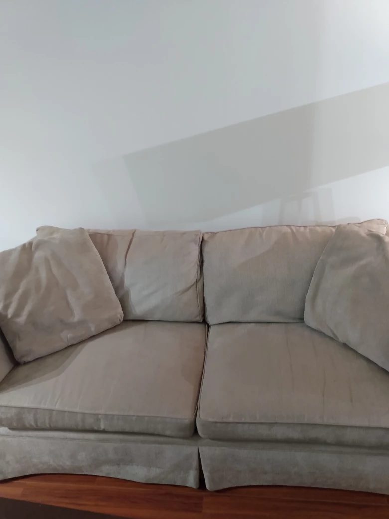 Couch - photo 2
