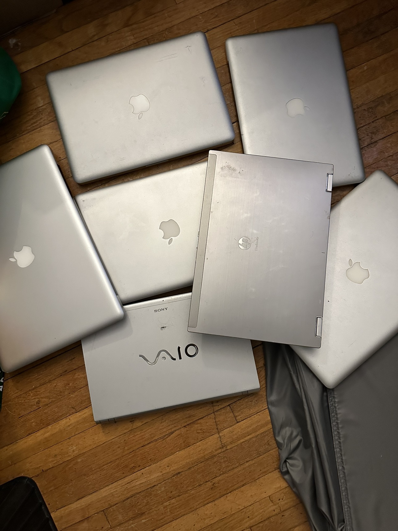 5 Macbook Pros, 1 HP and 1 Sony