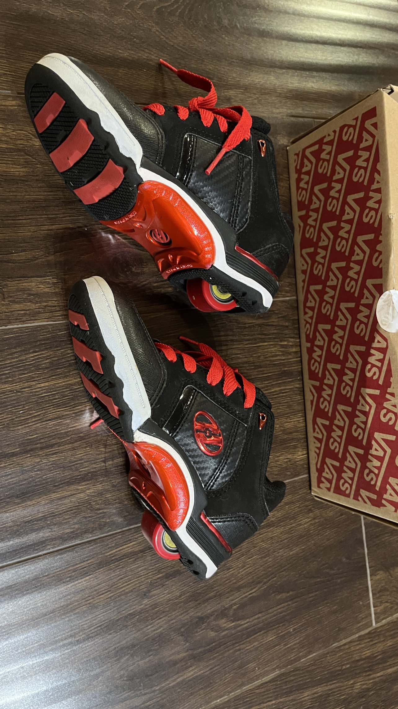 Heelys roller shoes image indicator(4)