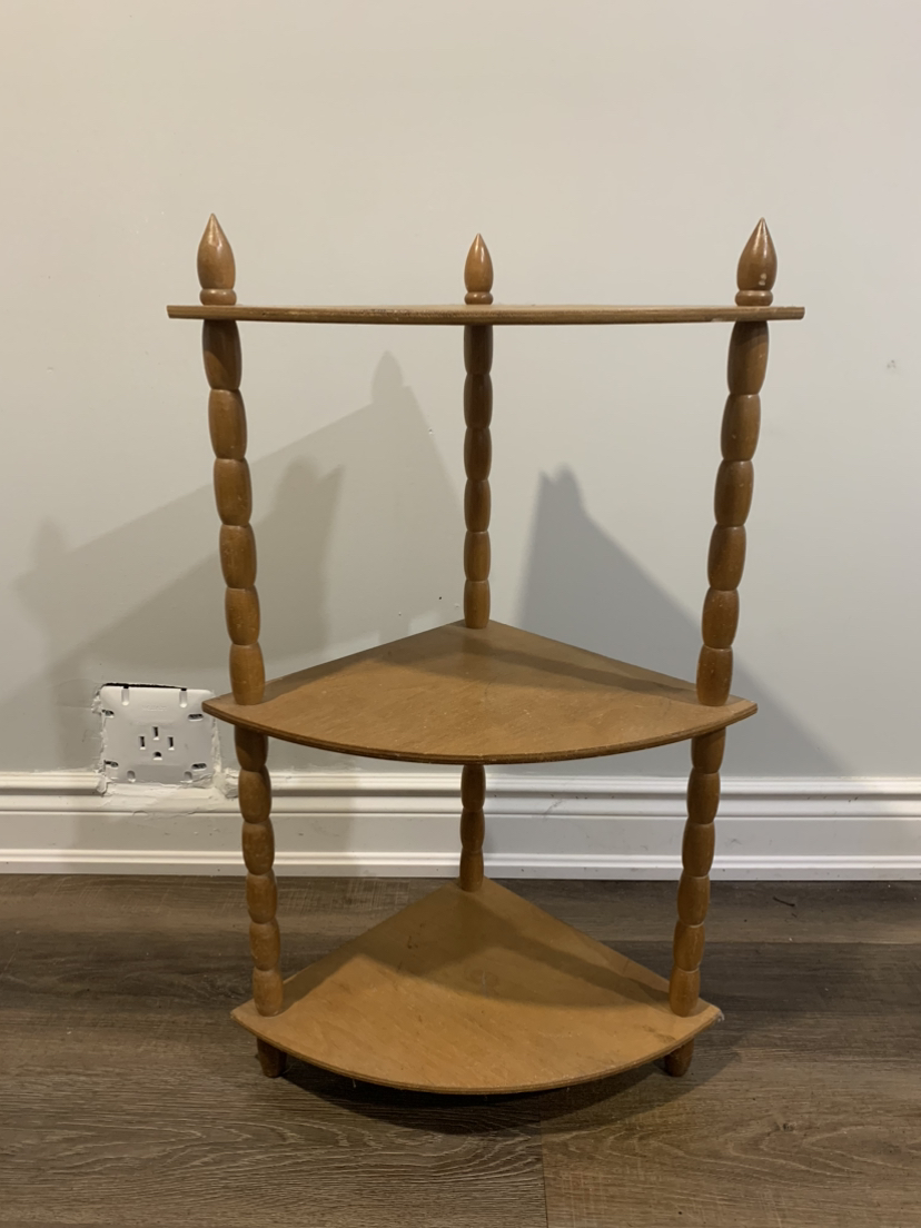 Corner shelf